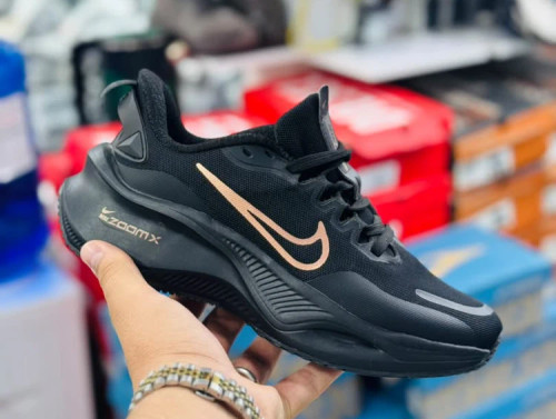 کتونی نایک لبخندی زوم ایکس / Nike Zoom X / ساخت ویتنام وارداتی / سایز ۳۷ الی ۴۰ / فروش تکی و عمده / ضمانت کیفیت کالا