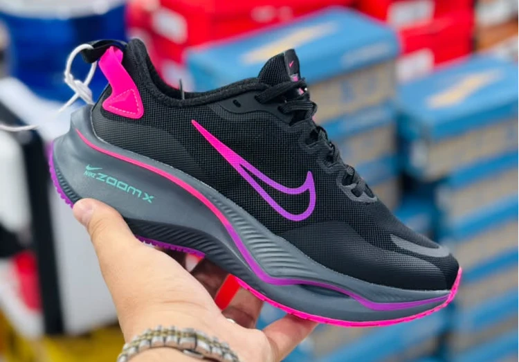 کتونی نایک لبخندی زوم ایکس / Nike Zoom X / ساخت ویتنام وارداتی / سایز ۳۷ الی ۴۰ / فروش تکی و عمده /  ضمانت کیفیت کالا