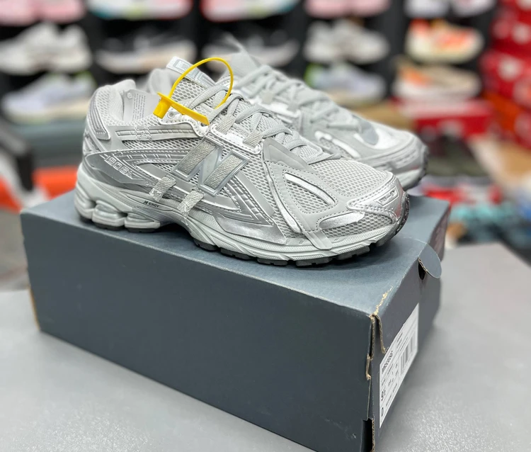 کتونی نیوبالانس ۱۹۰۶ مسترکوالیتی / Newbalance 1906 / ساخت ویتنام وارداتی / سایز40 الی ۴۵ / فروش تکی و عمده /  ضمانت کیفیت کالا