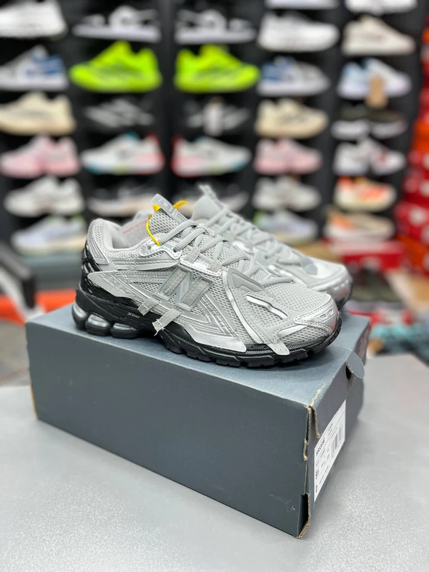 کتونی نیوبالانس ۱۹۰۶ مسترکوالیتی / Newbalance 1906 / ساخت ویتنام وارداتی / سایز40 الی ۴۵ / فروش تکی و عمده /  ضمانت کیفیت کالا