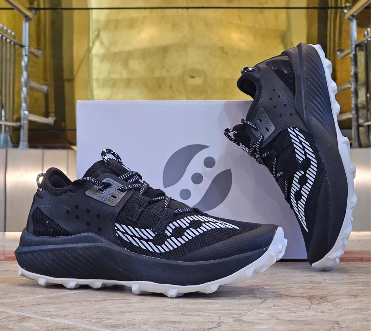 کتونی مردانه ساکونی اندورفین ریفت / saucony endorphin rift/ساخت ویتنام وارداتی/سایز ۴۰ الی ۴۵/ضمانت کیفیت کالا/سایز ۴۰ الی ۴۵/فروش تکی و عمده