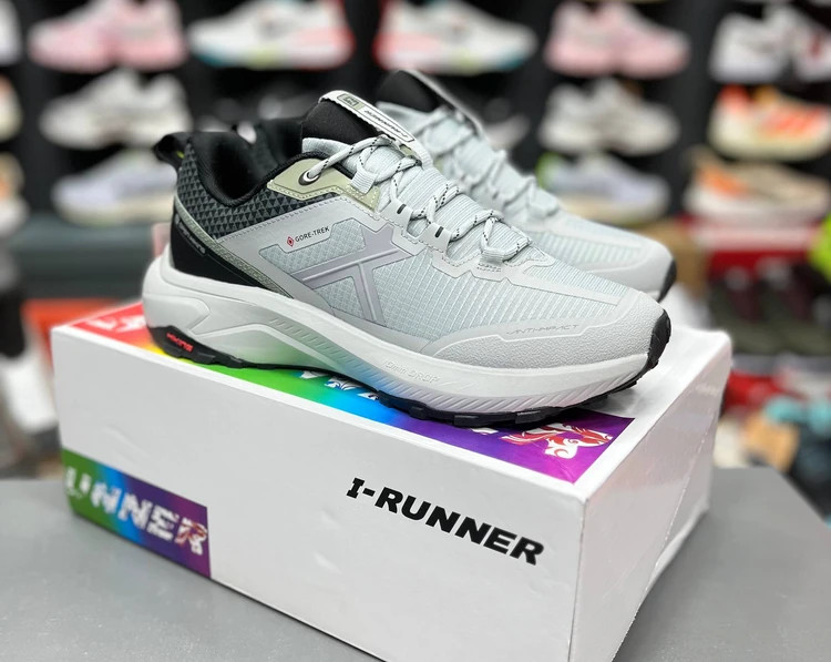 کتونی آی رانر گورتکس / ضد آب مسترکوالیتی / I-RUNNER Hiking / ساخت ویتنام وارداتی / سایز ۴۰ الی ۴۵ / سبک و مقاوم ضد لغزش / فروش تکی و عمده / ضمانت اصالت کالا بالاترین کیفیت درجه ۱