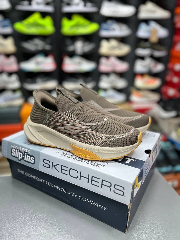 کتونی طبی اسکیچرزبدون بند اسلیپ مسترکوالیتی / Skechers Slip-ins / وارداتی ساخت ویتنام / طبی و بدون بند / سایز۴۰ الی ۴۵ / فروش تکی و عمده ضمانت / کیفیت کالا