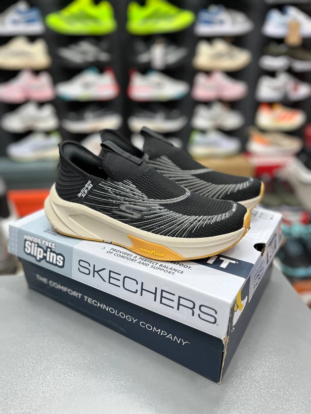 کتونی طبی اسکیچرزبدون بند اسلیپ مسترکوالیتی / Skechers Slip-ins / وارداتی ساخت ویتنام / طبی و بدون بند / سایز۴۰ الی ۴۵ / فروش تکی و عمده ضمانت / کیفیت کالا