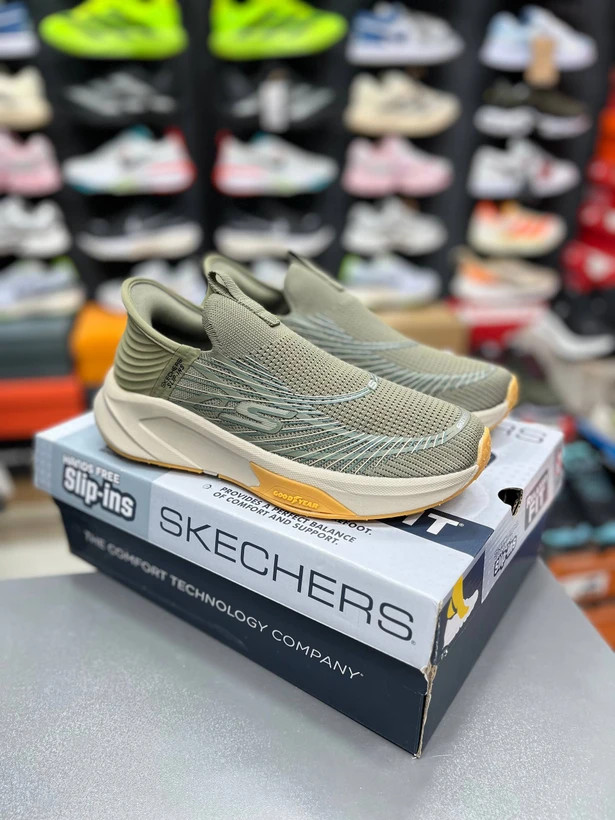 کتونی طبی اسکیچرزبدون بند اسلیپ مسترکوالیتی / Skechers Slip-ins / وارداتی ساخت ویتنام / طبی و بدون بند / سایز۴۰ الی ۴۵ / فروش تکی و عمده ضمانت / کیفیت کالا