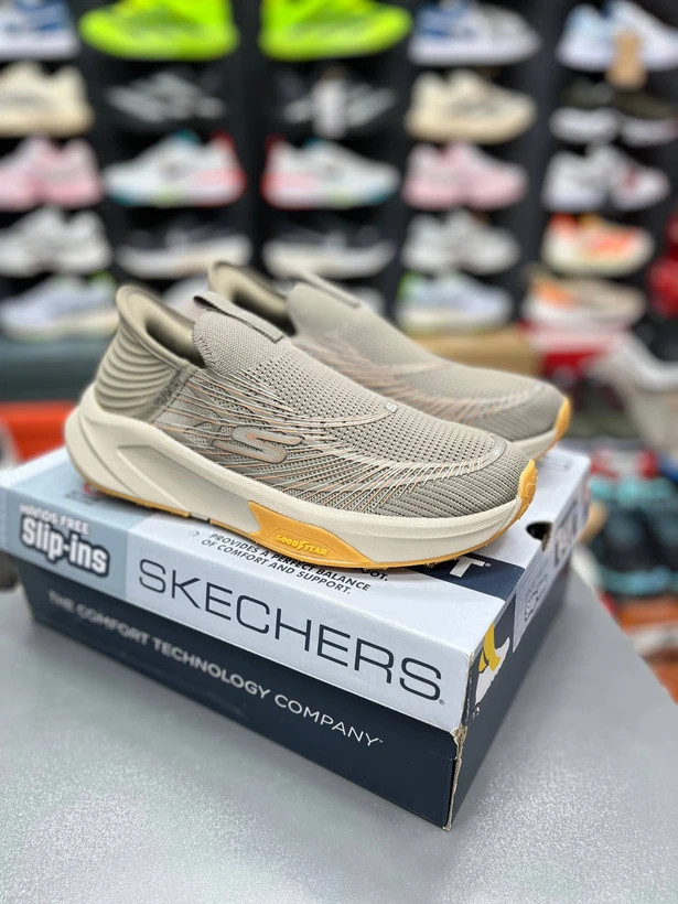 کتونی طبی اسکیچرزبدون بند اسلیپ مسترکوالیتی / Skechers Slip-ins / وارداتی ساخت ویتنام / طبی و بدون بند / سایز۴۰ الی ۴۵ / فروش تکی و عمده ضمانت / کیفیت کالا