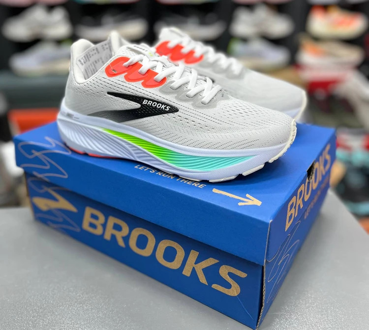 کتونی رانینگ بروکس گاست ۱۷ / Brooks ghost 17 / ساخت ویتنام وارداتی / سایز ۳۹ الی ۴۵ / ضمانت کیفیت کالا / فروش تکی و عمده