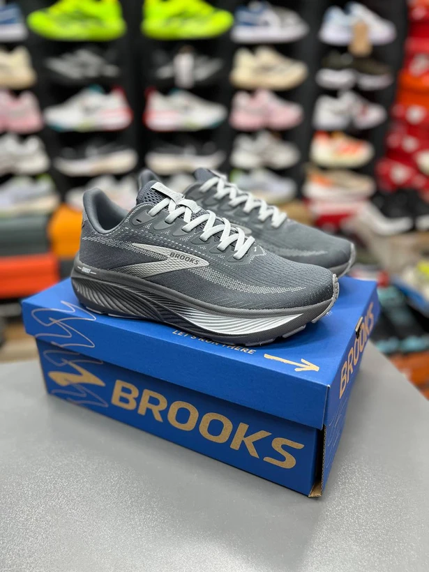 کتونی رانینگ بروکس گاست ۱۷ / Brooks ghost 17 / ساخت ویتنام وارداتی /  سایز ۳۹ الی ۴۵ / ضمانت کیفیت کالا / فروش تکی و عمده