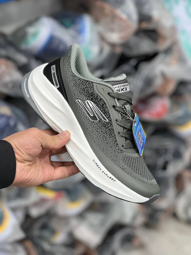 کتونی مسترکوالیتی اسکیچرز هایپر برست کربن / skechers Hyper Burst carbon / ساخت ویتنام وارداتی /  سایز ۳۷ الی ۴۰ /  فروش تکی و عمده /  ضمانت کیفیت کالا