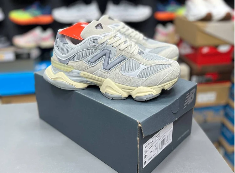 کتونی نیوبالانس ۹۰۶۰ / Newbalance 9060 / پیاده رویی و رانینگ / ساخت ویتنام وارداتی / سایز 40 الی ۴۵ / فروش تکی و عمده / ضمانت کیفیت کالا