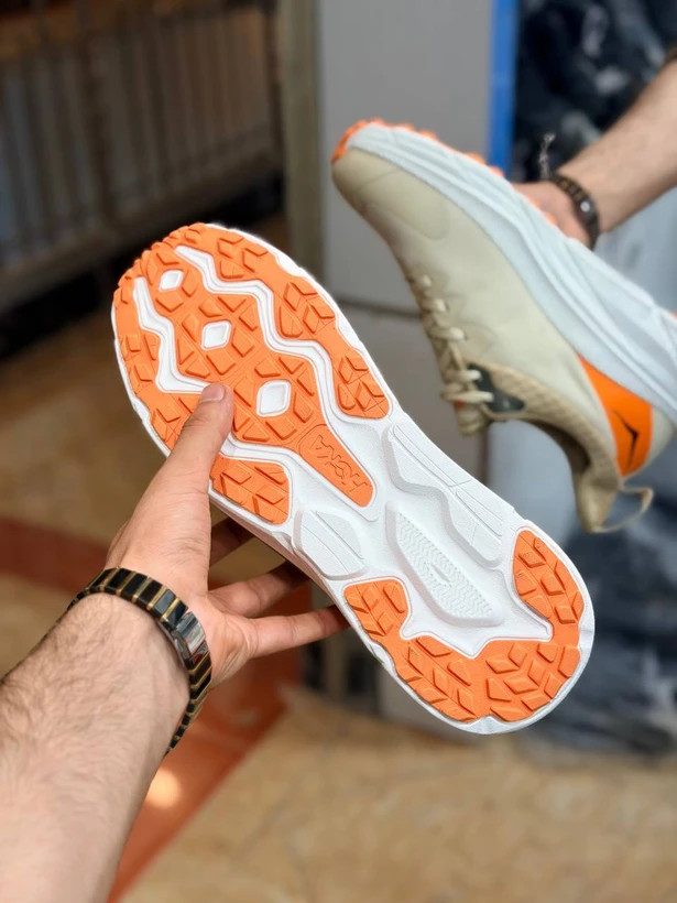 کتونی مسترکوالیتی درجه ۱ / هوکا چلنجر آرت ۷ / hoka challenger art 7، / ساخت ویتنام وارداتی / سایز ۴۰الی ۴۵ / بالاترین کیفیت بازار ضمانت اصالت کالا