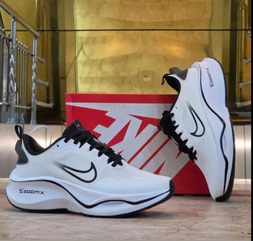 کتونی نایک لبخندی زوم ایکس / Nike Zoom X / ساخت ویتنام وارداتی / سایز۴۰ الی ۴۵ / فروش تکی و عمده / ضمانت کیفیت کالا