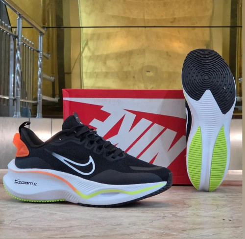 کتونی نایک لبخندی زوم ایکس / Nike Zoom X / ساخت ویتنام وارداتی / سایز۴۰ الی ۴۵ / فروش تکی و عمده / ضمانت کیفیت کالا