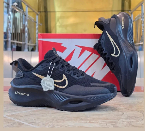 کتونی نایک لبخندی زوم ایکس / Nike Zoom X / ساخت ویتنام وارداتی / سایز۴۰ الی ۴۵ / فروش تکی و عمده / ضمانت کیفیت کالا