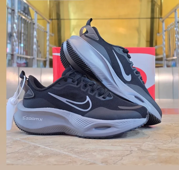 کتونی نایک لبخندی زوم ایکس / Nike Zoom X / ساخت ویتنام وارداتی / سایز۴۰ الی ۴۵ / فروش تکی و عمده /  ضمانت کیفیت کالا