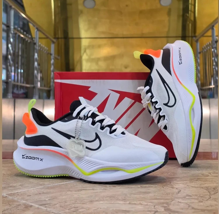 کتونی نایک لبخندی زوم ایکس / Nike Zoom X / ساخت ویتنام وارداتی / سایز ۳۷ الی ۴۰ / فروش تکی و عمده / ضمانت کیفیت کالا