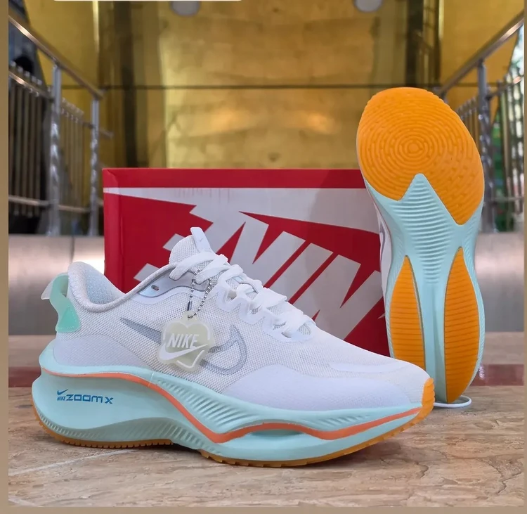 کتونی نایک لبخندی زوم ایکس / Nike Zoom X / ساخت ویتنام وارداتی / سایز ۳۷ الی ۴۰ / فروش تکی و عمده /  ضمانت کیفیت کالا