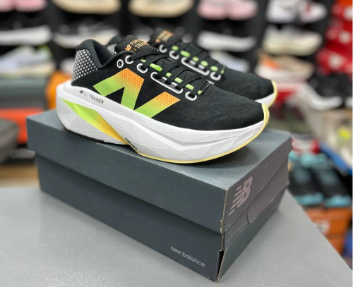 کتونی نیوبالانس الیت وی ۴ / New Balance FuelCell SuperComp Elite v3 / ساخت ویتنام وارداتی / سایز ۴۰ الی۴۵ / فروش تکی و عمده / پایین ترین قیمت بالاترین کیفیت
