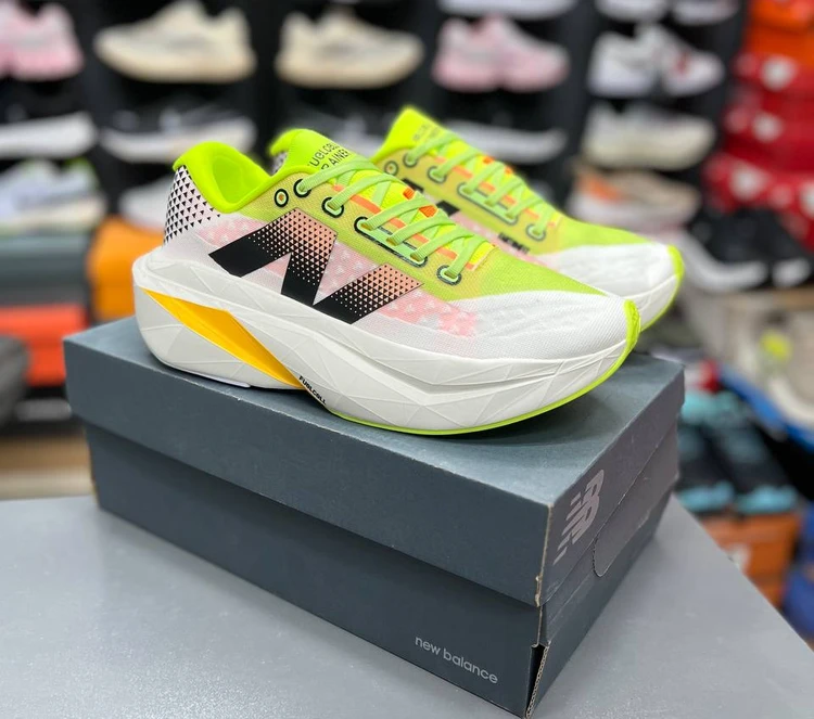 کتونی نیوبالانس الیت وی ۴ / New Balance FuelCell SuperComp Elite v3 /  ساخت ویتنام وارداتی /  سایز ۴۰ الی۴۵ / فروش تکی و عمده /  پایین ترین قیمت بالاترین کیفیت