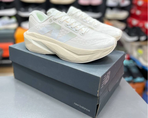 کتونی نیوبالانس الیت وی ۴ / New Balance FuelCell SuperComp Elite v3 / ساخت ویتنام وارداتی / سایز ۴۰ الی۴۵ / فروش تکی و عمده / پایین ترین قیمت بالاترین کیفیت
