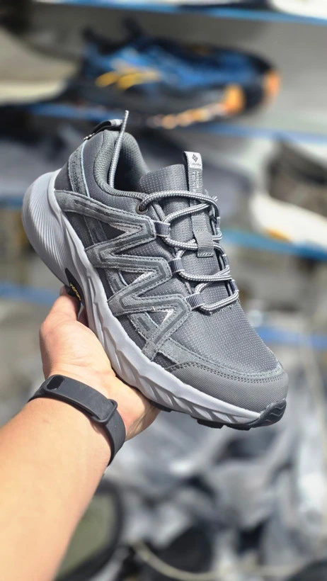 کتونی مسترکوالیتی کلمبیا /Columbia GORE-TEX Vietnam/سایز ۴۰ الی ۴۵ / ساخت ویتنام وارداتی /  زیره ویبرام رویه گورتکس /  ضمانت کیفیت کالا