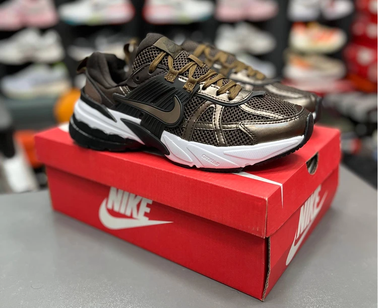 کتونی ست جذاب / نایک وی تو کی / Nike V2k Run /سایز 37الی۴۵ / ساخت ویتنام وارداتی / فروش تکی و عمده / ضمانت کیفیت کالا
