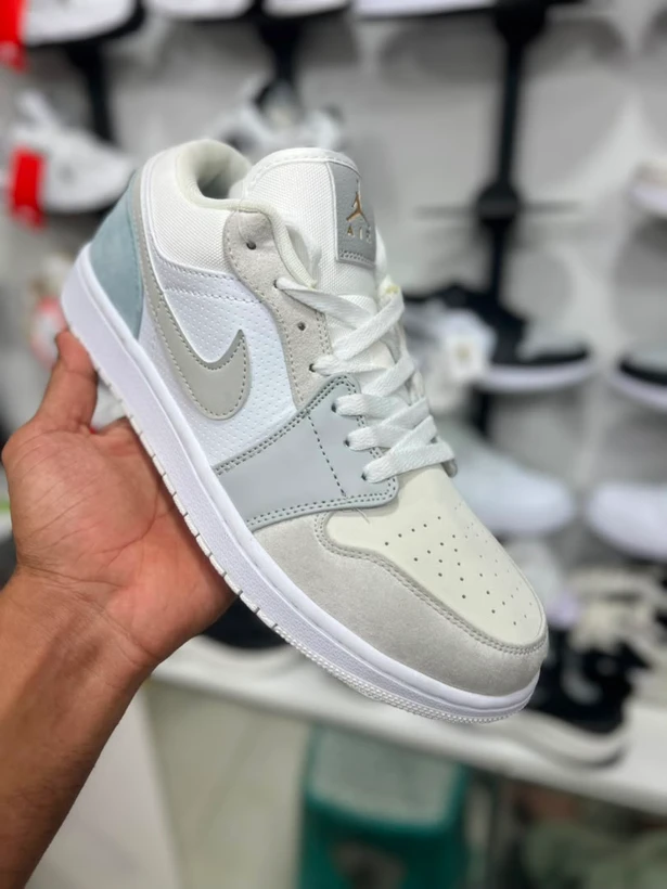 کتونی مسترکوالیتی /  نایک ایر جردن وان سیلور / Nike Air Jordan 1 Low /  وارداتی ساخت ویتنام /  سایز 40 الی 45 / فروش تکی و عمده/ضمانت کیفیت کالا
