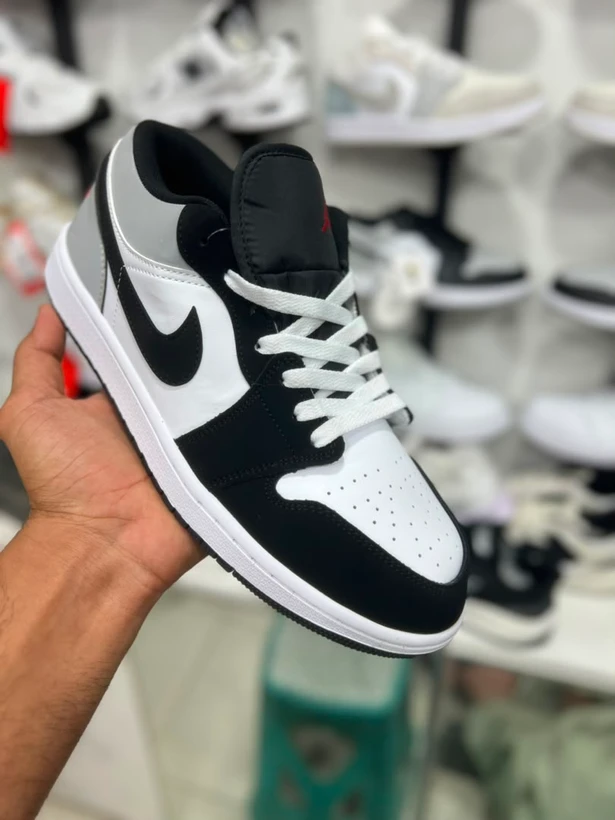 کتونی مسترکوالیتی /  نایک ایر جردن وان سیلور / Nike Air Jordan 1 Low /  وارداتی ساخت ویتنام /  سایز 40 الی 45 / فروش تکی و عمده/ضمانت کیفیت کالا