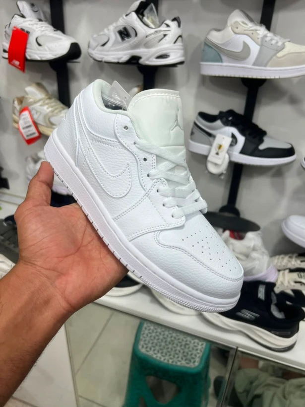 کتونی مسترکوالیتی /  نایک ایر جردن وان سیلور / Nike Air Jordan 1 Low /  وارداتی ساخت ویتنام /  سایز 40 الی 45 / فروش تکی و عمده/ضمانت کیفیت کالا
