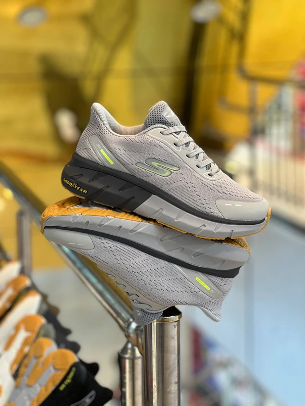 کتونی اسکیچرز آرچ فیت اسلیپ اینز / با زیره گودیر مسترکوالیتی / Skechers Archfit Slip-ins / ساخت ویتنام وارداتی / سایز۴۰ الی ۴۵ / فروش تکی و عمده ضمانت / کیفیت کالا