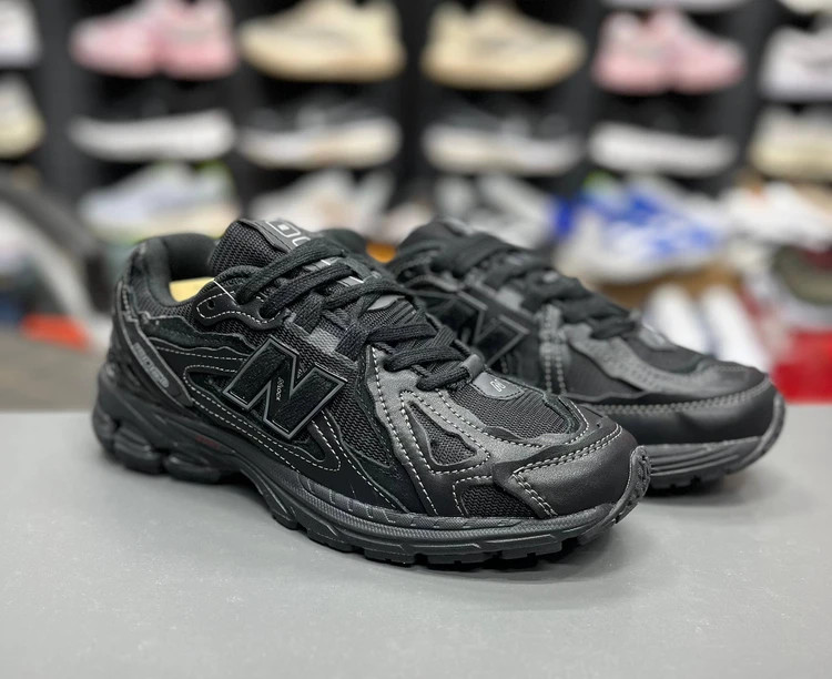 کتونی نیوبالانس ۱۹۰۶ مسترکوالیتی / Newbalance 1906 / ساخت ویتنام وارداتی / سایز40 الی ۴۵ / فروش تکی و عمده / ضمانت کیفیت کالا