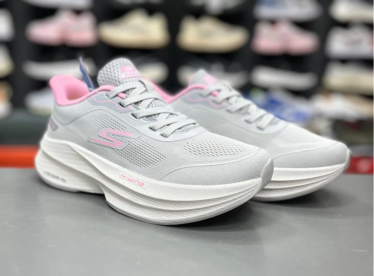 کتونی مسترکوالیتی اسکیچرز هایپر برست کربن / skechers Hyper Burst carbon / ساخت ویتنام وارداتی /  سایز ۳۷ الی ۴۰ /  فروش تکی و عمده /  ضمانت کیفیت کالا