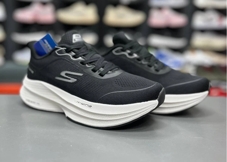 کتونی مسترکوالیتی اسکیچرز هایپر برست کربن / skechers Hyper Burst carbon / ساخت ویتنام وارداتی / سایز ۳۷ الی ۴۰ / فروش تکی و عمده / ضمانت کیفیت کالا