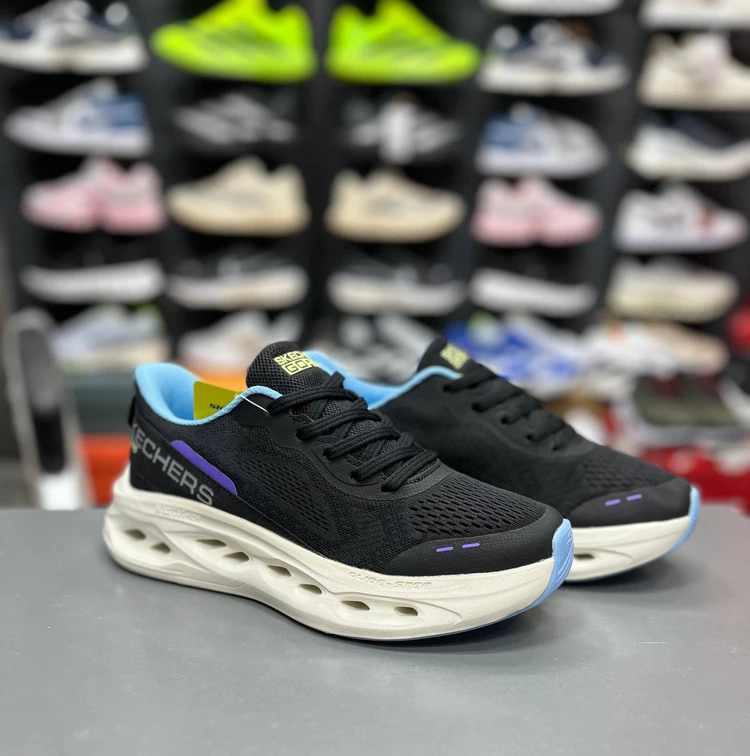 کتونی ویتنامی اسکیچرز مکس کوشنینگ اسلیپ اینز /  Skechers Skechers Max Cushioning Slip_Ins / سایز ۳۷ الی  ۴۰ / بالاترین کیفیت مسترکوالیتی A درجه ۱/ضمانت اصالت کالا/فروش تکی و عمده