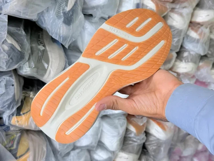 کتونی اسکیچرز بدون بند اسلیپ امو مسترکوالیتی / Skechers Slip Ins Uomo / ساخت ویتنام وارداتی / سایز ۴۰ الی ۴۵ / طبی و سبک و راحت / فروش تکی و عمده / ضمانت کیفیت کالا