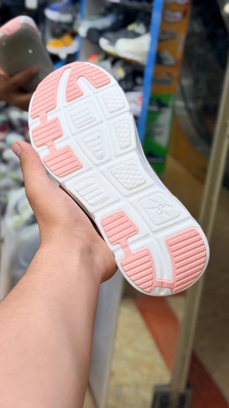 کتونی وارداتی اسکیچرز/ بدون بند مموری فوم سبک و طبی و راحت مستر کوالیتی / Skechers Slip _Ins Ultra Go Sole Memory Foam / ساخت ویتنام وارداتی/ سایز۳۷_۳۸_۳۹_۴۰ / فروش تکی و عمده / ضمانت و کیفیت کالا