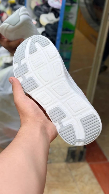 کتونی وارداتی اسکیچرز/ بدون بند مموری فوم سبک و طبی و راحت مستر کوالیتی / Skechers Slip _Ins Ultra Go Sole Memory Foam / ساخت ویتنام وارداتی/ سایز۳۷_۳۸_۳۹_۴۰ / فروش تکی و عمده / ضمانت و کیفیت کالا
