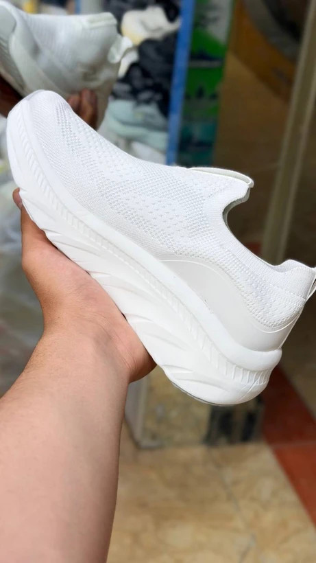 کتونی وارداتی اسکیچرز/ بدون بند مموری فوم سبک و طبی و راحت مستر کوالیتی / Skechers Slip _Ins Ultra Go Sole Memory Foam / ساخت ویتنام وارداتی/ سایز۳۷_۳۸_۳۹_۴۰ / فروش تکی و عمده / ضمانت و کیفیت کالا