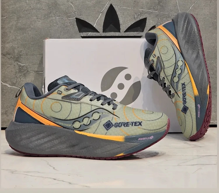 کتونی وارداتی / ساکونی تریمپ۲۲مسترکوالیتی / Saucony Triumph 22 / ساخت ویتنام وارداتی/  کتونی پیاده رویی / ست زنانه و مردانه /سایز ۳۶الی ۴۵ / ضمانت کیفیت کالا / فروش تکی و عمده