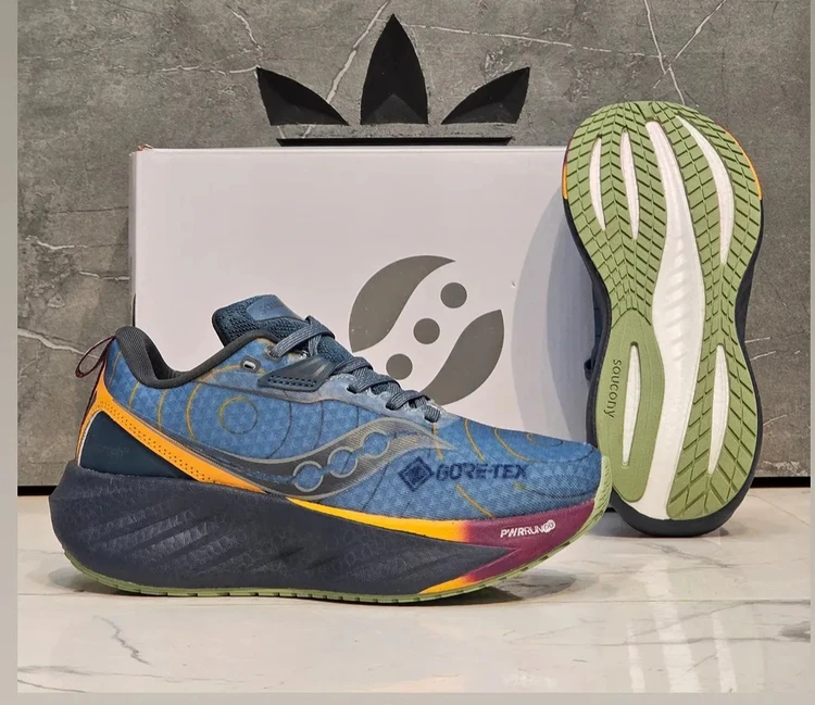 کتونی وارداتی / ساکونی تریمپ۲۲مسترکوالیتی / Saucony Triumph 22 / ساخت ویتنام وارداتی/  کتونی پیاده رویی / ست زنانه و مردانه /سایز ۳۶الی ۴۵ / ضمانت کیفیت کالا / فروش تکی و عمده