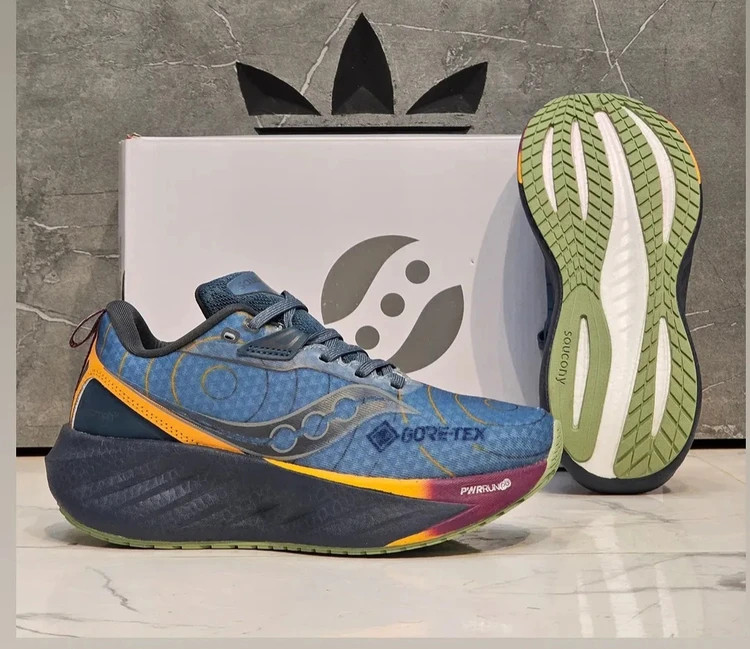 کتونی وارداتی / ساکونی تریمپ۲۲مسترکوالیتی / Saucony Triumph 22 / ساخت ویتنام وارداتی/ کتونی پیاده رویی / ست زنانه و مردانه /سایز ۳۶الی ۴۵ / ضمانت کیفیت کالا / فروش تکی و عمده