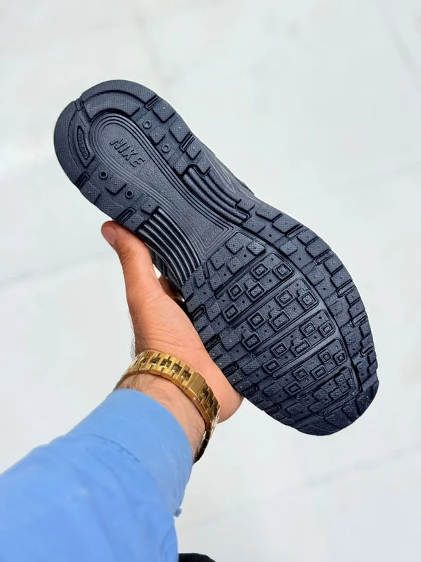 کتونی نایک nike p-6000 ساخت ویتنام سایز ۴۰ تا ۴۵ دارای رنگبندی مختلف . فروش به صورت تک و عمده