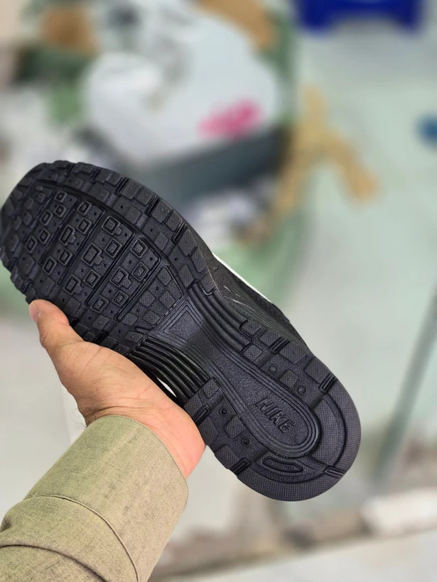 کتونی نایک nike p-6000 ساخت ویتنام سایز ۴۰ تا ۴۵ دارای رنگبندی مختلف . فروش به صورت تک و عمده