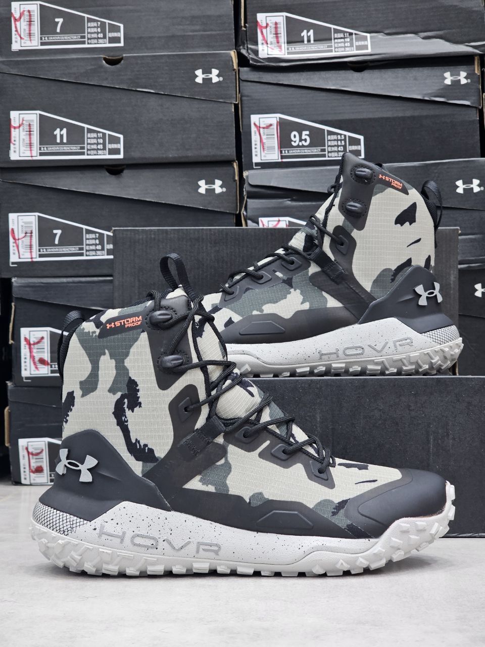 بوت آندرارمور / مدل هاورداون ضد آب / Under armor hovr / ساخت ویتنام وارداتی /  بالاترین کیفیت / سایز۴۰الی ۴۵ / فروش تکی و عمده / ضمانت کیفیت کالا /