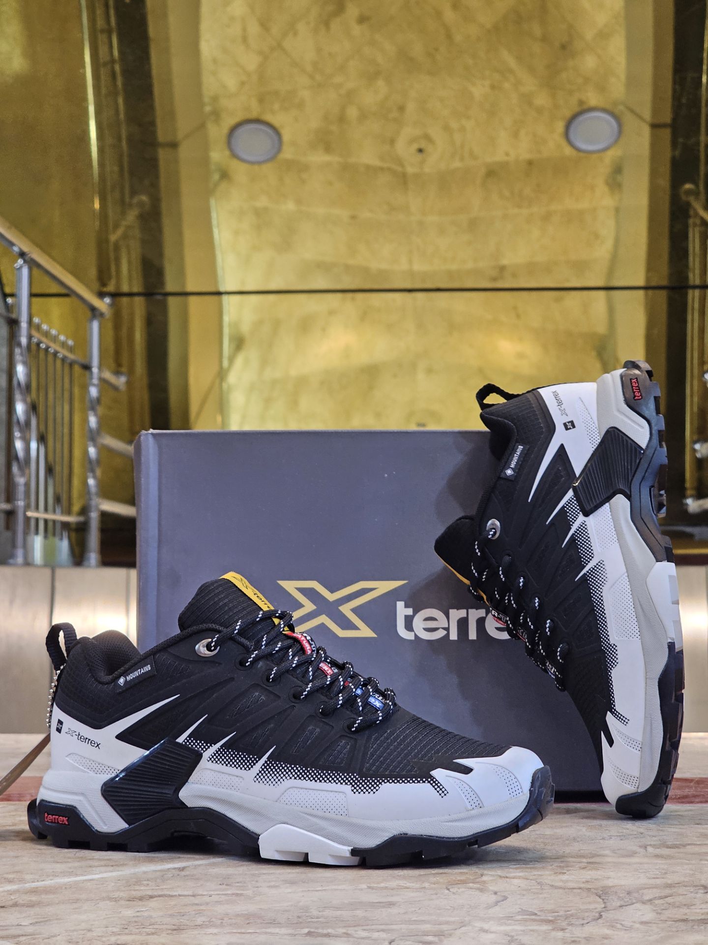 کتونی آدیداس  ترکس گورتکس /  terrex goretex AX4/ سایز ۳۷ تا ۴۵ / ویتنام وارداتی / مسترکوالیتی / فروش به صورت تک و عمده