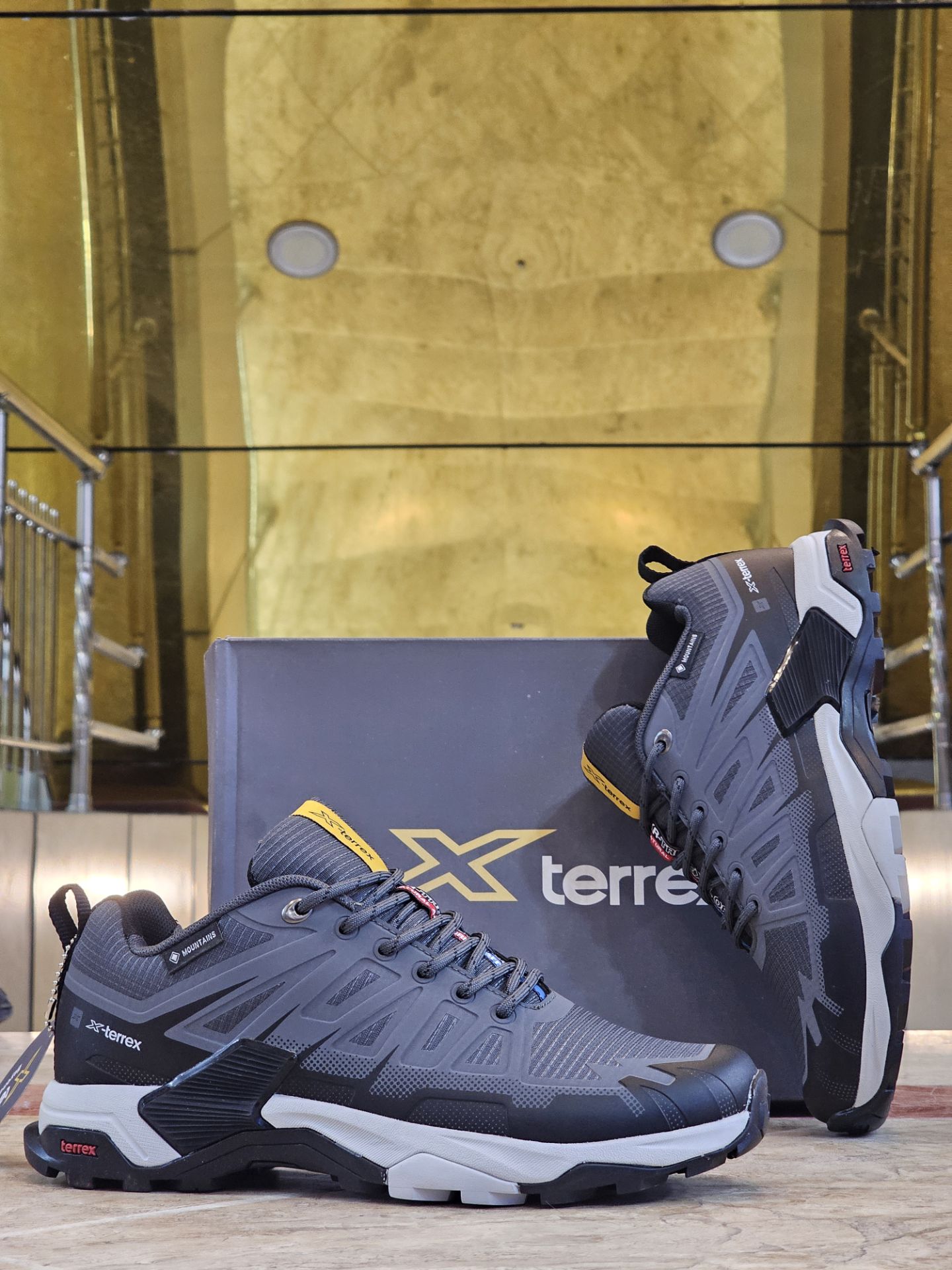کتونی آدیداس  ترکس گورتکس /  terrex goretex AX4/ سایز ۳۷ تا ۴۵ / ویتنام وارداتی / مسترکوالیتی / فروش به صورت تک و عمده