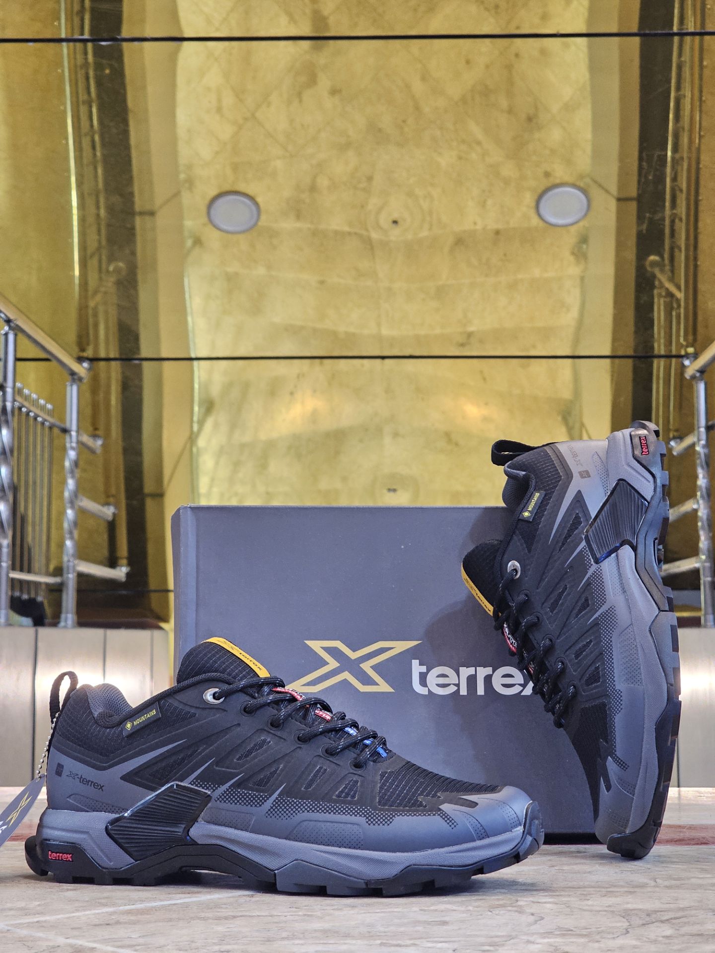 کتونی آدیداس  ترکس گورتکس /  terrex goretex AX4/ سایز ۳۷ تا ۴۵ / ویتنام وارداتی / مسترکوالیتی / فروش به صورت تک و عمده