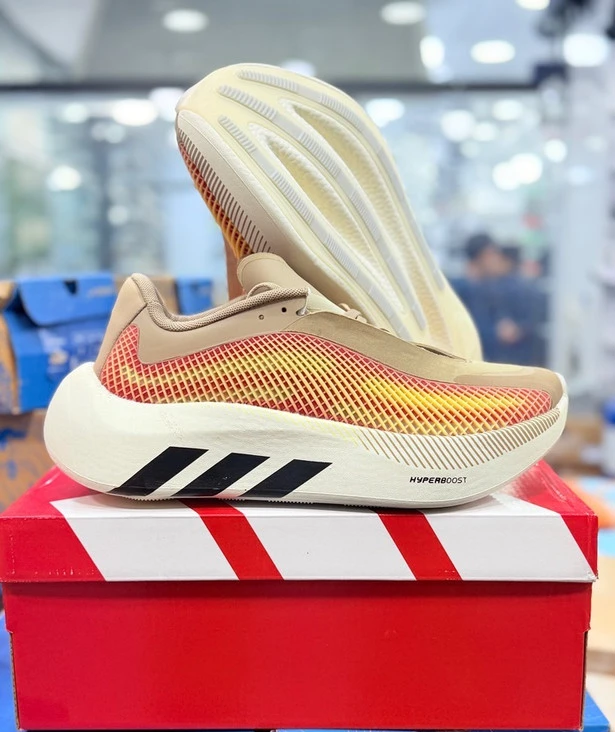 کتونی آدیداس هایپربوست/ مسترکوالیتی / سایزبندی ۴۰ تا 45 / Adidas Hyper boost / فروش تک و عمده