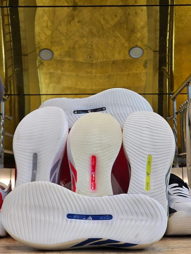 کتونی آدیداس هایپربوست/ مسترکوالیتی / سایزبندی ۴۰ تا 45 / Adidas Hyper boost / فروش تک و عمده
